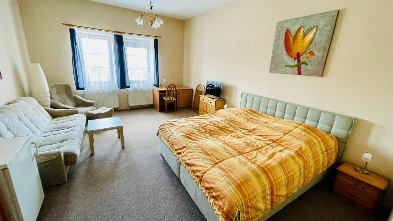 Hotel Kralovsky Dvur Hořice 外观 照片